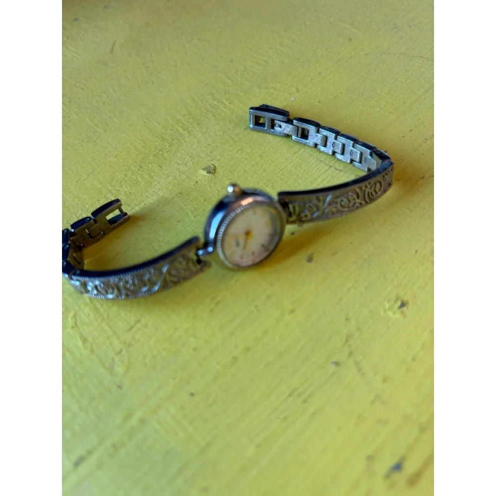 Relic by Fossil Womens Silver Tone Floral Engraved Bangle Watch ZR92207